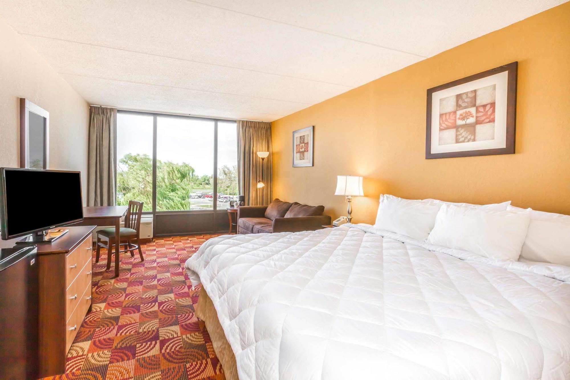 Days Inn Syracuse East Syracuse Exterior photo
